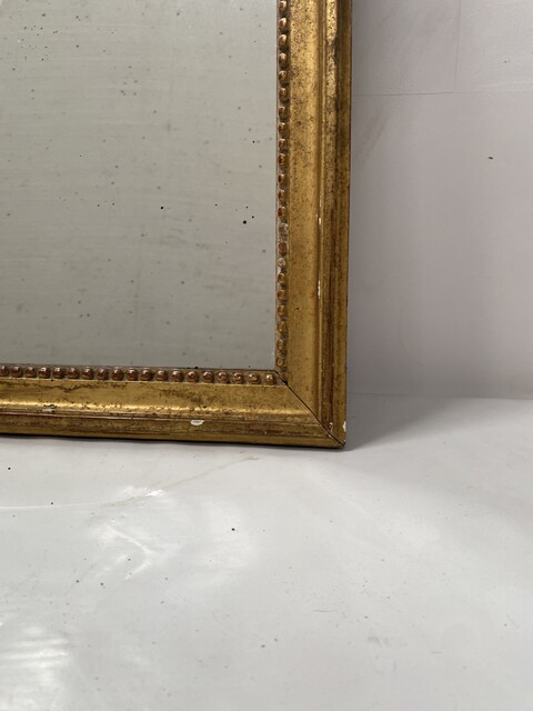 miroir Louis XV en bois sculpté doré décor panier d'abondance . XIX siècle .