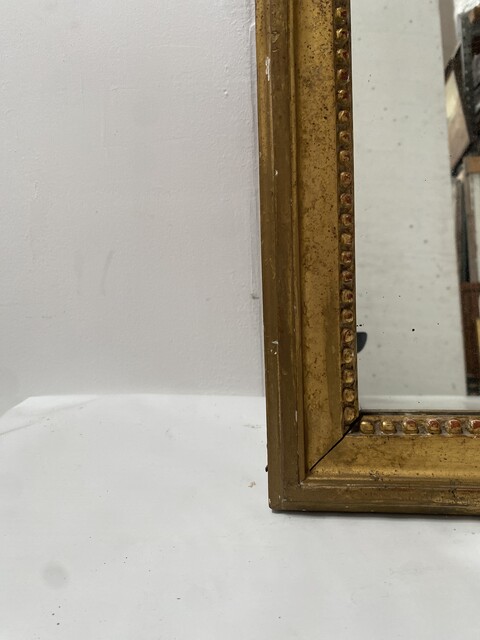 miroir Louis XV en bois sculpté doré décor panier d'abondance . XIX siècle .