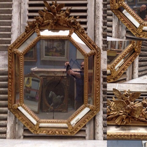 Miroir octogonale de style Louis XV à pare close en bois stuc doré . XIX siècle.