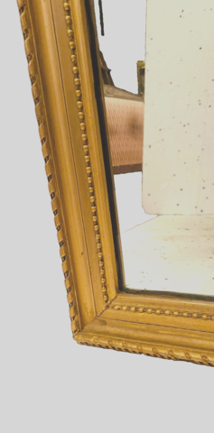 Miroir style Louis XV patine doré décor perlées finement sculptée . XX siècle .