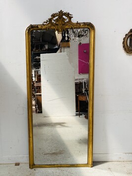 miroir style louis XV rocaille en bois stuque doré à coquille . XIX siècle .