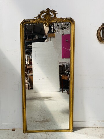 miroir style louis XV rocaille en bois stuque doré à coquille . XIX siècle .