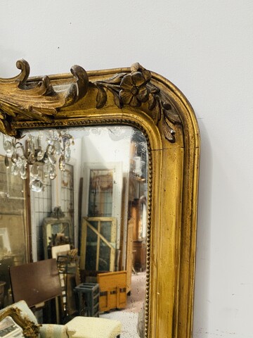 miroir style louis XV rocaille en bois stuque doré à coquille . XIX siècle .