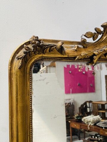 miroir style louis XV rocaille en bois stuque doré à coquille . XIX siècle .