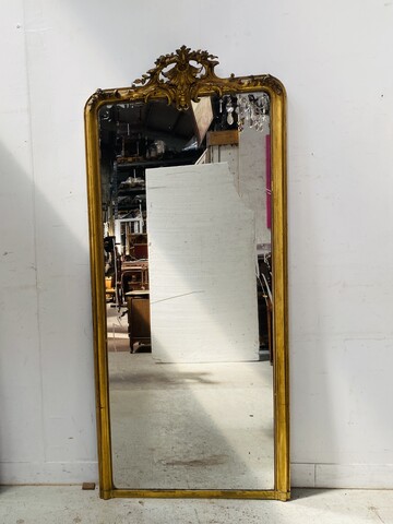 miroir style louis XV rocaille en bois stuque doré à coquille . XIX siècle .