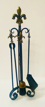nécessaire à feu style Louis XV en fonte de fer et bronze . XX siècle .