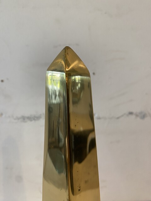 obélisque en bronze poli . XX siècle .