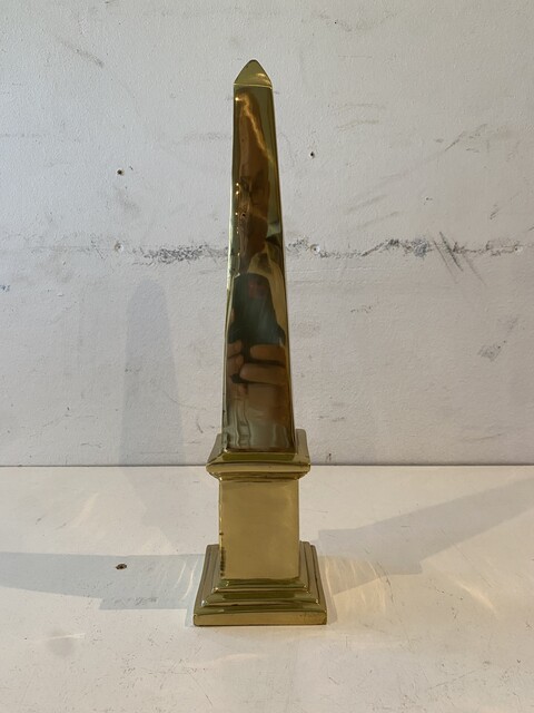 obélisque en bronze poli . XX siècle .