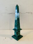 obélisque en malachite tourbillonnantes . XX siècle .