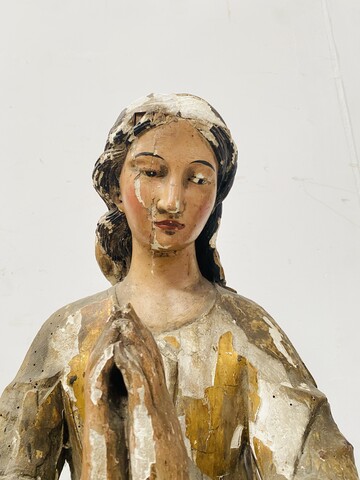 paire d'anges adorateurs en bois sculpté polychrome et doré . XVII/XVIII siècle.