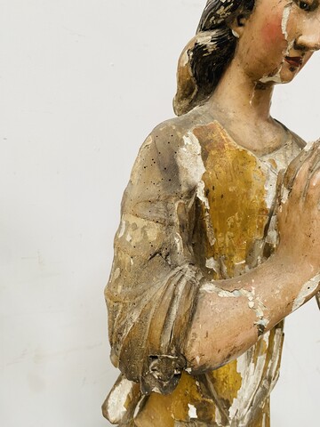 paire d'anges adorateurs en bois sculpté polychrome et doré . XVII/XVIII siècle.