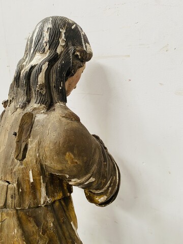 paire d'anges adorateurs en bois sculpté polychrome et doré . XVII/XVIII siècle.