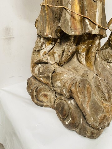 paire d'anges adorateurs en bois sculpté polychrome et doré . XVII/XVIII siècle.