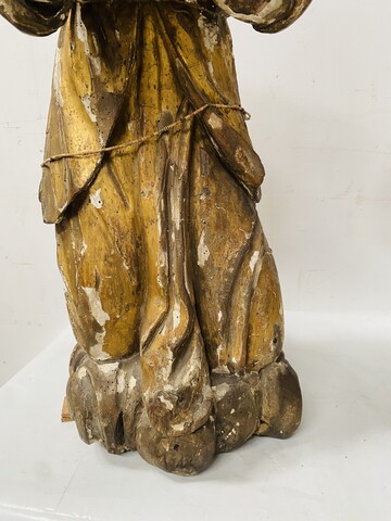 paire d'anges adorateurs en bois sculpté polychrome et doré . XVII/XVIII siècle.