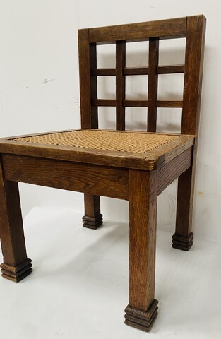 paire de chaises en chêne massif motif géométrique . XX siècle .