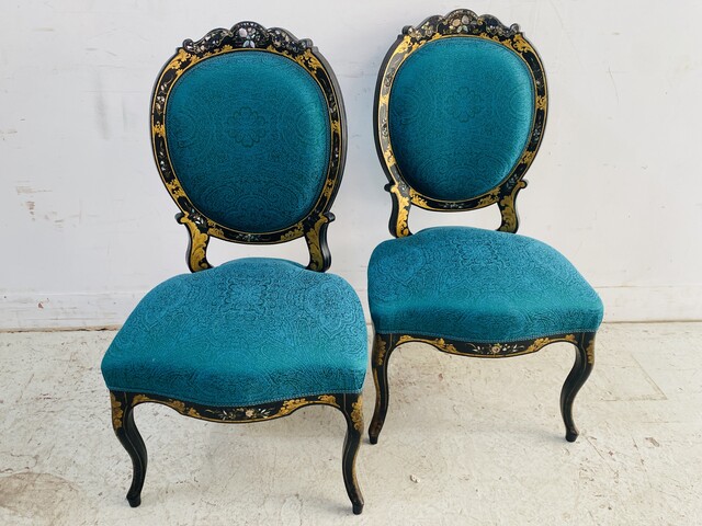 paire de chaises époque Napoléon III en bois noirci et nacre . XIX siècle .