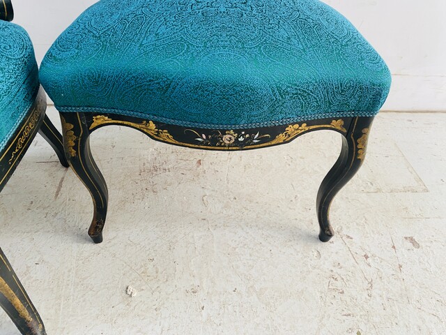 paire de chaises époque Napoléon III en bois noirci et nacre . XIX siècle .