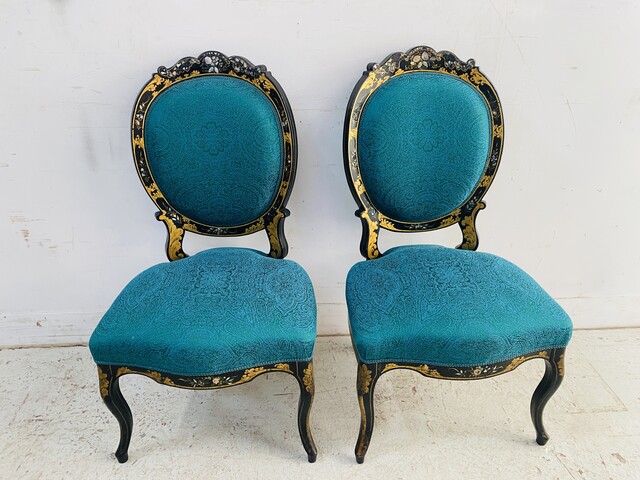 paire de chaises époque Napoléon III en bois noirci et nacre . XIX siècle .