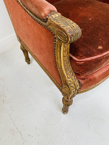 paire de fauteuils à oreilles style Louis XVI finement sculptée doré .XX siècle.