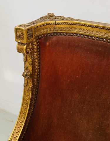 paire de fauteuils à oreilles style Louis XVI finement sculptée doré .XX siècle.