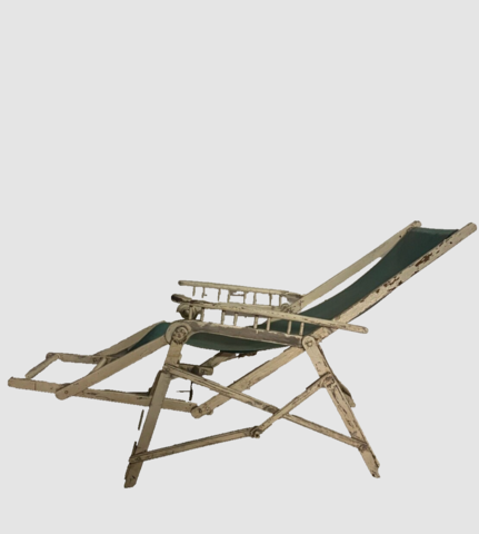 paire de fauteuils de jardin pliant à système en bois peint . XX siècle .
