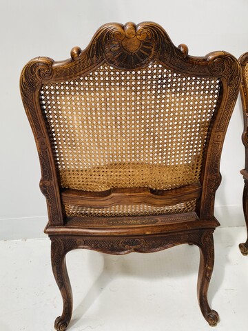 paire de fauteuils de style Louis XV finement sculptée et cannage . XX siècle .