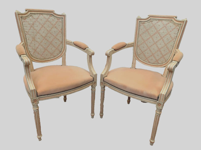 Paire de fauteuils de style Louis XVI en hêtre patiné à l'antique . XX siècle .