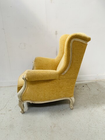 Paire de fauteuils finement sculptée style Louis XV en bois patiné . XX siècle .