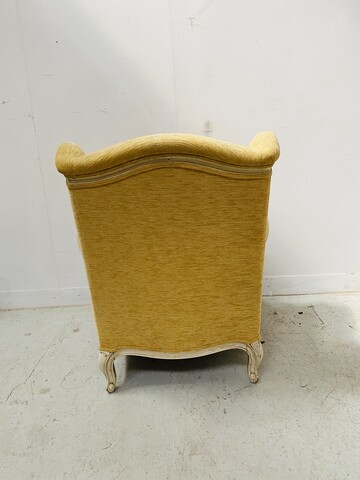 Paire de fauteuils finement sculptée style Louis XV en bois patiné . XX siècle .