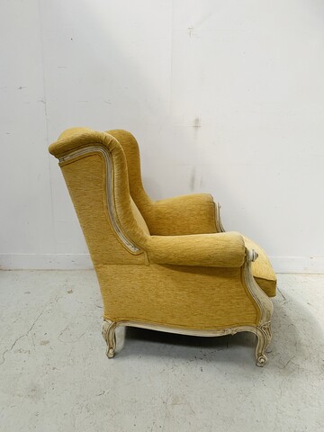 Paire de fauteuils finement sculptée style Louis XV en bois patiné . XX siècle .