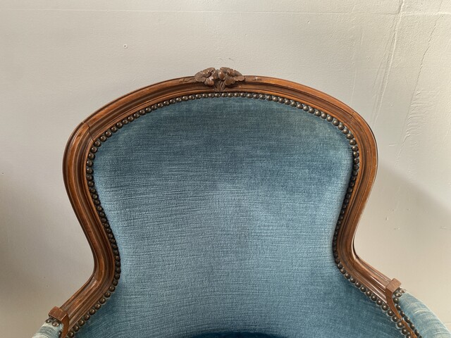 paire de fauteuils style transition Louis XV finement sculptée . XX siècle .