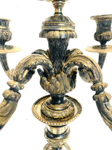 paire de flambeaux louis XVI en bronze argenté finement ciselé . XX siècle .