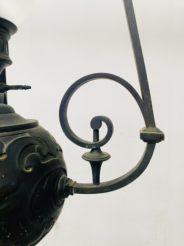 paire de lustres du XIX siècle en bronze patiné à décor de masques . XIX siècle