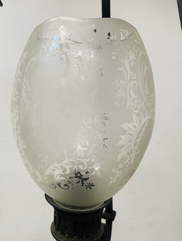 paire de lustres du XIX siècle en bronze patiné à décor de masques . XIX siècle