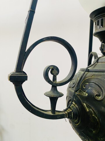 paire de lustres du XIX siècle en bronze patiné à décor de masques . XIX siècle