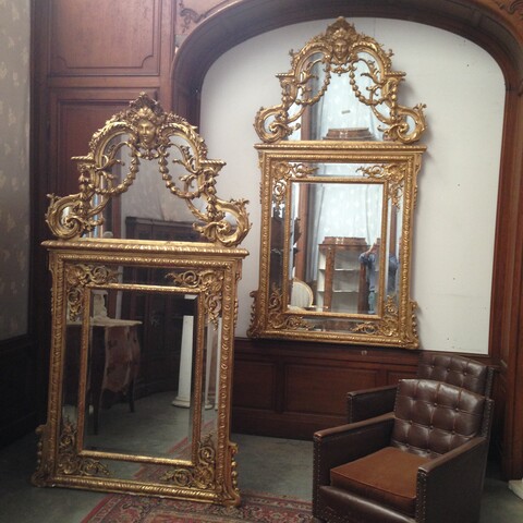 paire de miroirs à pare closes de style Louis XIV en bois doré . XIX siècle .