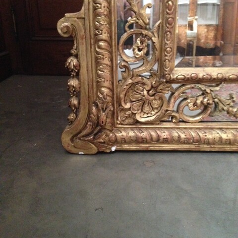 paire de miroirs à pare closes de style Louis XIV en bois doré . XIX siècle .