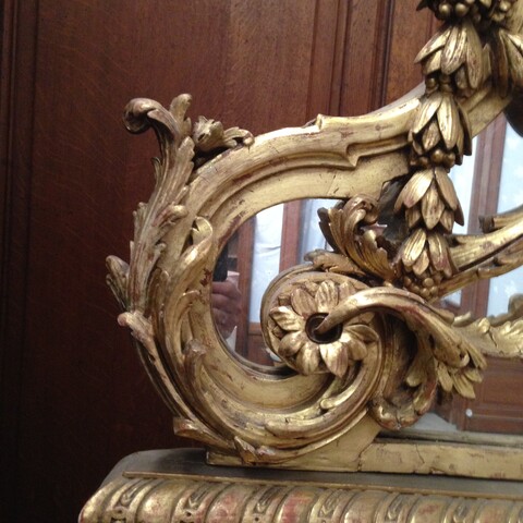 paire de miroirs à pare closes de style Louis XIV en bois doré . XIX siècle .