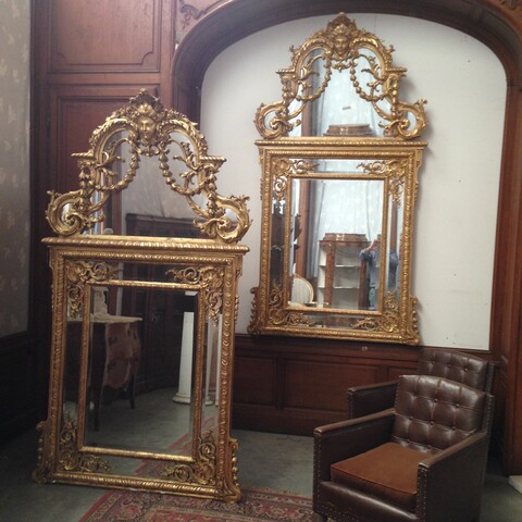 paire de miroirs à pare closes de style Louis XIV en bois doré . XIX siècle .