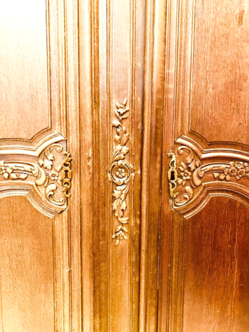 paire de portes en chêne massif à panneaux moulurés . XVIII siècle .