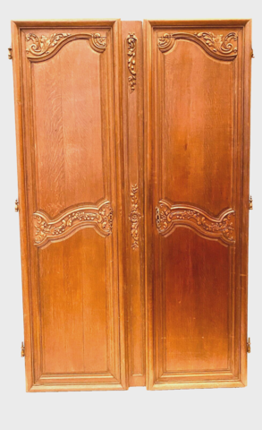 paire de portes en chêne massif à panneaux moulurés . XVIII siècle .