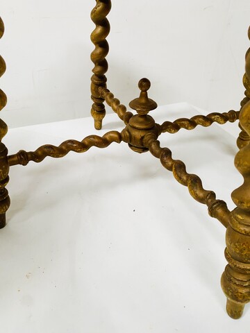 paire de tabourets de style Louis XIII en bois patiné et dorure . XIX siècle .