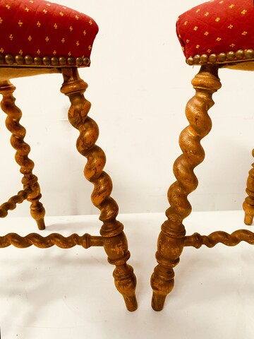 paire de tabourets de style Louis XIII en bois patiné et dorure . XIX siècle .
