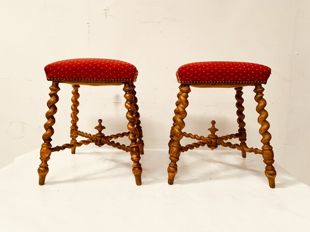 paire de tabourets de style Louis XIII en bois patiné et dorure . XIX siècle .
