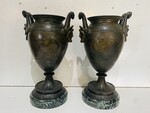 paire de vases à l'antique en régule patine base en marbre vert . XIX siècle .