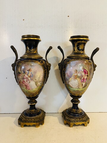 paire de vases polychrome et or décor scène galantes . XIX siècle .