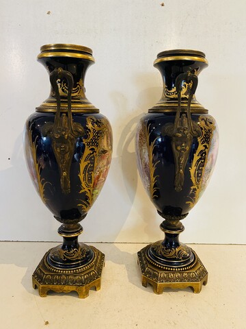 paire de vases polychrome et or décor scène galantes . XIX siècle .