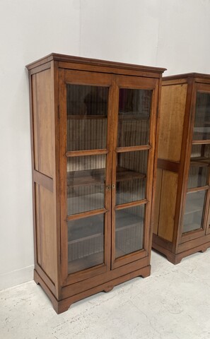paire de vitrines à hauteur d'appui en merisier portes à carreaux . XIX siècle .
