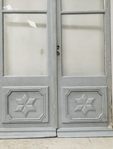 paires de portes à grand carreaux partie haute arrondis . XIX siècle .