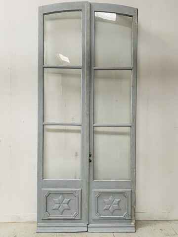 paires de portes à grand carreaux partie haute arrondis . XIX siècle .